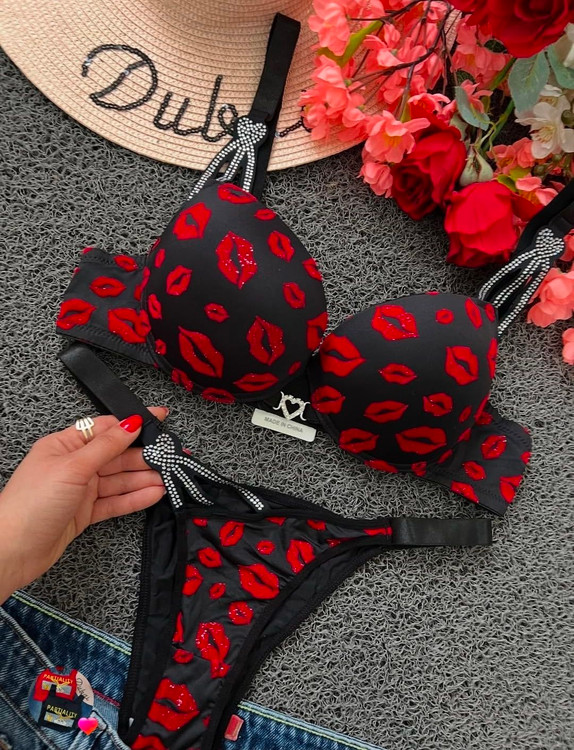 ست شورت و سوتین طرح لب، بسیار پرطرفدار،با قیمت مناسب از کارخانه به خانه، بدون واسط،جنس لطیف، طرح جذاب سکسی